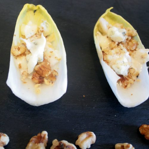 Recette bien-être végétarienne: Barquettes d’endive, gorgonzola, poire et noix