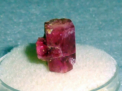 Pierres et cristaux-Bixbite/Béryl rouge
