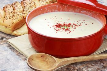 Recette végétarienne – Soupe épicée aux pommes de terre, céleri-rave et coriandre