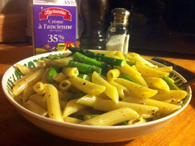 Recette végétarienne-Pâtes aux asperges, aux haricots verts et au pesto