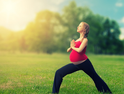 Pratiquer le yoga durant votre grossesse dans un cours non dédié