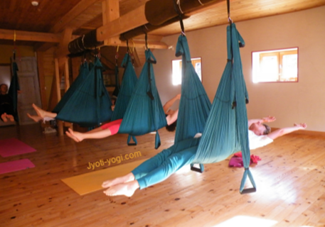 Stage de yoga aérien dans le Vercors avec Jyoti Yogi