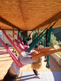 stage de yoga aeries avec hamac à Las Salinas en Espagne