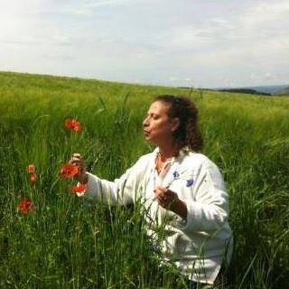 Isabelle Fantun, Professeur de Yoga, multithérapeute, éveilleur de conscience,musicien artiste dans l’âme, conférencier et formateur, auteur, poète …